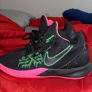 Kyrie fly trap 2 big kid size 5